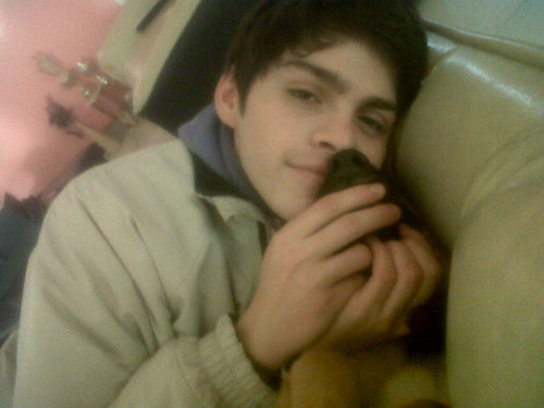 MarianoBenet's profile picture. Si usted me conoce basado en lo que yo era hace un año, usted ya no me conoce. Mi evolución es constante. Permìtame presentarme de nuevo