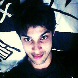inconstante, cheio de manias, fresco, chato, quase anti-social. Ás vezes tímido, ás vezes louco.this is me.


http://t.co/KEcB1dgM