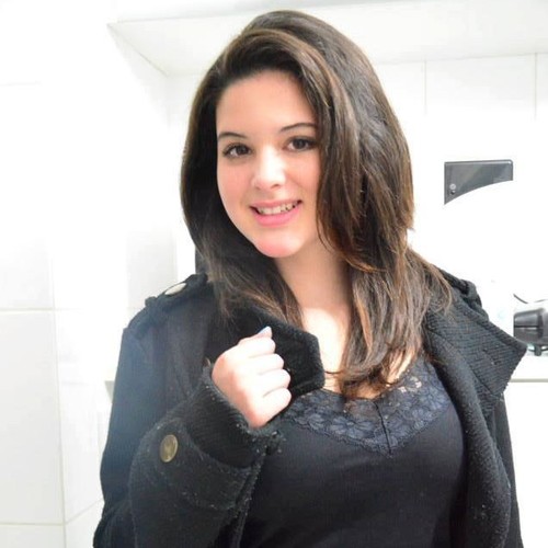 Nunca troque o que você mais quer na vida por algo que queira no momento. O momento passa, a vida continua...