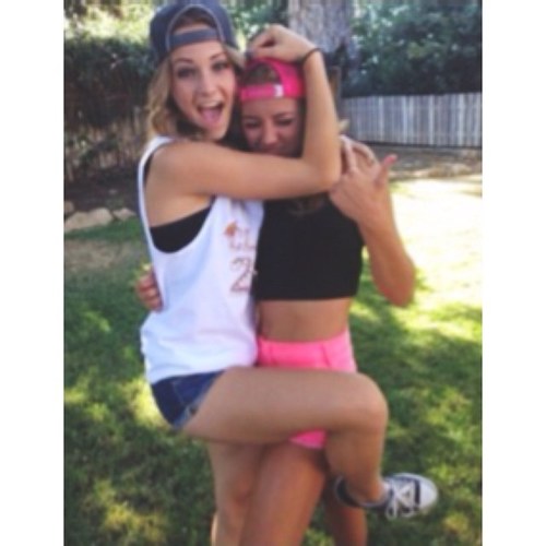 idkchanel's profile picture. ♡ i may be chanel but im versass ♡