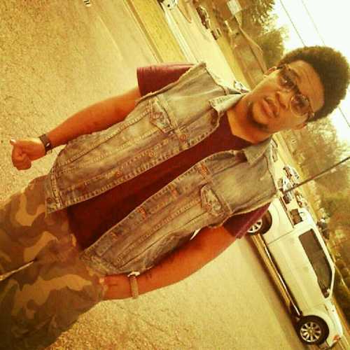 my back up twitter.... follow me official one as well @_JustCallMe_Jay . i follow back !