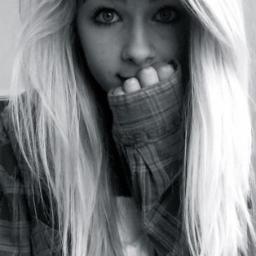 Broken___Angel's profile picture. Если не любишь - не держи..., и не играй словами , а если любишь..., не отпускай - держи двумя руками.