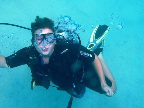 Late nights, early mornings, beach, friends, fun, sun and DIVING!!!!- that's what life's about