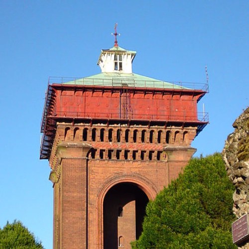 I am a self-aware water tower. If you dont like my tweets then I apologise, my head is literally full of shit.