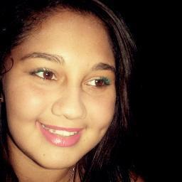 Meiga&Carinhosa,extrovertida,palhaça,tímida,adora compartilhar suas emoções disposta a fazer seus amigos felizes e adora conhecer novas pessoas...