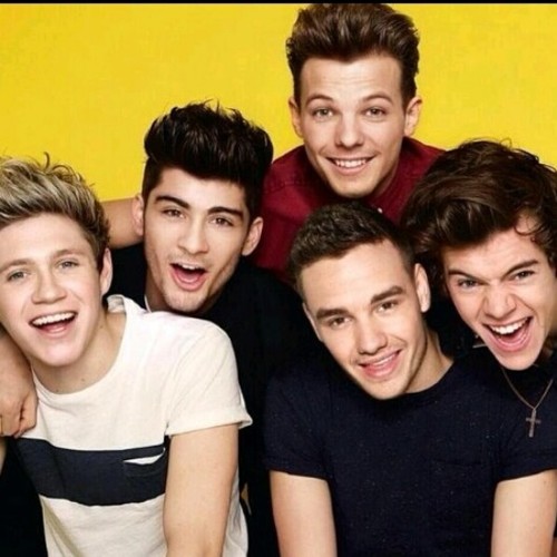you just got a free follow! go follow @whipitmalik_ please or ill unfollow you. http://t.co/iVAYiqaHZS
