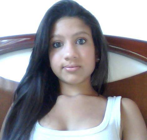 Baixinha,querida,14 anos, gaúcha, olhos verdes,amo ler, caminhar,