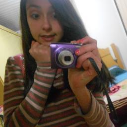 Sou pessoa de dentro pra fora. Minha beleza está na minha essência e no meu caráter. Acredito em sonhos, não em utopia. Mas quando sonho, sonho alto. ''