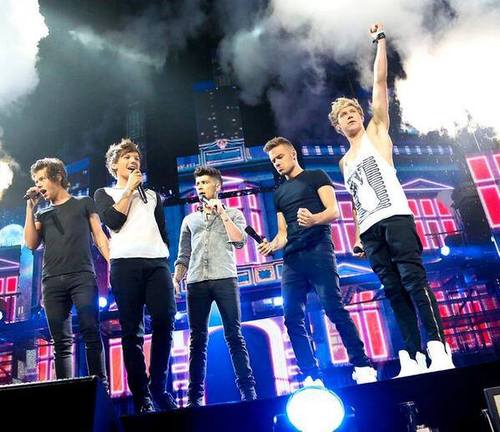 This is a free follow, so go follow @biraskinas she always follow back! xx