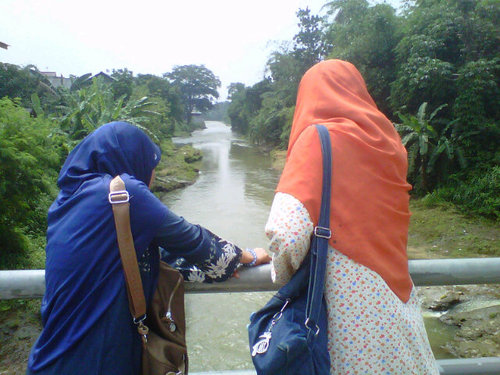 ♡ hanya insan dhoif yg mencoba meraih Ridho-Nya  ♡