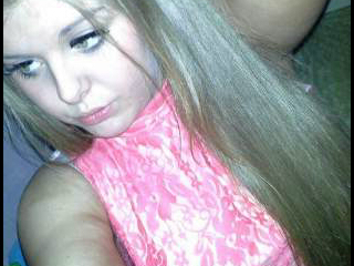 follow me i follow back:)