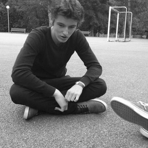 Mangeurs de kiwi incontesté. J'aime aussi les bananes. Je recherche des amis. #help
B20 | Fouiny Babe | Morray | Banlieuxsalle