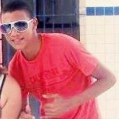 Quando se ama não é preciso entender o que se passa lá fora, pois tudo passa a acontecer dentro de nós.