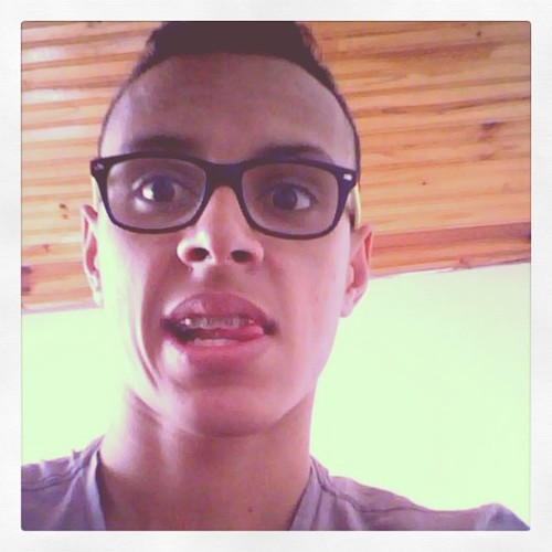 Vão ter varios pra tentar te humilhar .. nao abaixe a cabeça levante esse olhar ! ♫