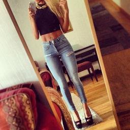 víste bien! cuídate! quiérete! tienes que verte bien! En este twitter a una chica sí que se le caen las bragas.