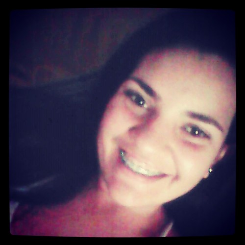 Eu gosto de olhos que sorriem , de gestos que se desculpam , de toques que sabem conversar e de silêncios que se declaram .