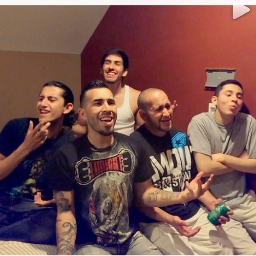 5 guys, 1 camera
Making silly videos for the Internet

http://t.co/dt2HK13boe

http://t.co/yrumWjGbF9