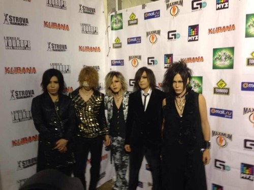 GazeFamily's profile picture. GazeFamily is for all the Sixth Guns around the world. I do hope that you enjoy reading our tweets as we flood your timeline with GazettE-related things.