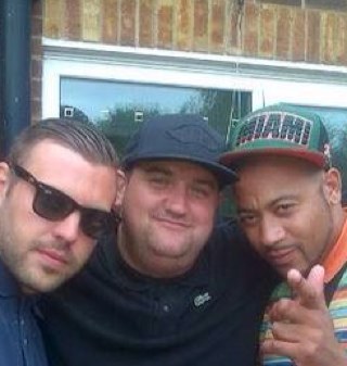 gunnit81's profile picture. familyman,father,grafter,drinker,#5 beautiful girls in my life!#BOXINGMAD, #TEAMMAYWEATHER #MUFC