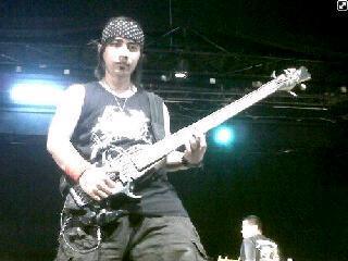 || Bass Guitar @Babendjo band ||
|| Follow @Babendjo || Music is inspiration my life = tunggu karya gemilang kami ^_^