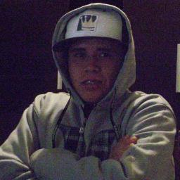A vida é muito curta, então quebre as regras, perdoe rapidamente, beije lentamente, ame de verdade e ria descontroladamente.