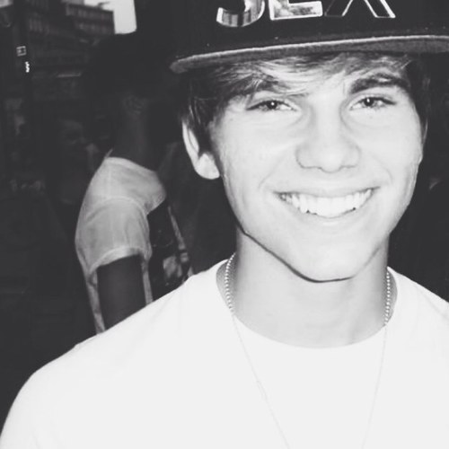 this one time jordi whitworth took my icon and tweeted and instagramed it and then put it as his profile picture on facebook. ((x2dm - ryan and jordi))