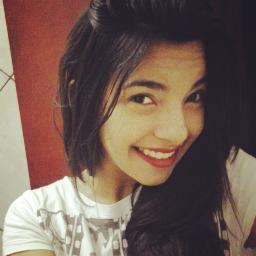 Pareco simpatica, e sou mesmo ,me amem !