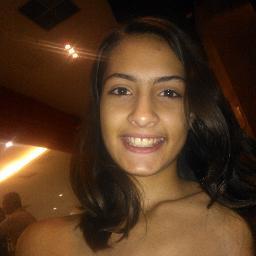 Preciso estar rodeada de amor carinho amisade e principalmente felicidade. mas  assima de tudo preciso de DEUS do meu lado  me guiando nos meus passos