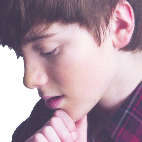Follow us! Always support greyson♥ Check fav for gls and gss. Mention for followback ;)