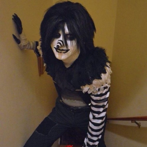 Hahahahaha~!! Want some black and white candy~? I have lots to share with you~! Hwuheahahahaa~ Im your new imaginary best friend~♡ ||Creepypasta||RP||SINGLE||