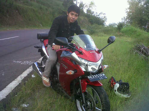 Realist ktnya \m/  ekasetianisa