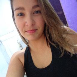 Tô me afastando de tudo que me atrasa, me engana, me segura e me retém. Fui ser feliz e não volto!