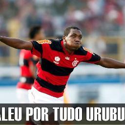 As vezes dá vontade de desistir, mas penso em você e tudo melhora.@renatoonze , teamo meu reei *--* ♥