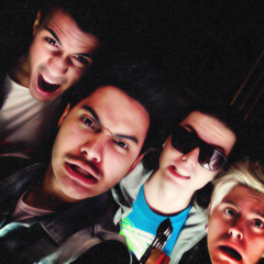 FCO dedicado a los meninos más lindos :D
@pelanzarestart @thomasrestart @pelurestart @kobarestart