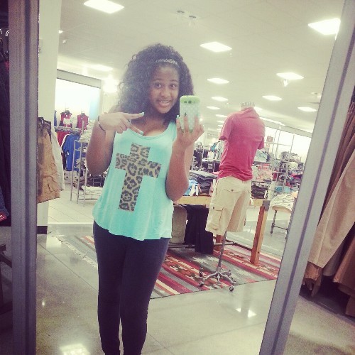 •_~ I Have Braces & Long Hair. #Team Light Skin. Jst Follow Mhe ,I Follow Bacc . Ohh I Love Volleyball.•_~