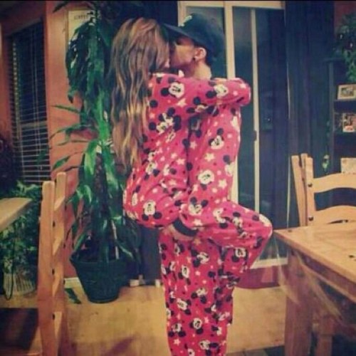 Love is almost the best feeling, being love back is even better
#Love
#couples
#cutecouples
