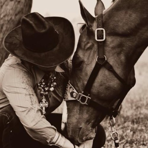 Shes a barrel racing angel, out there somewhere in West Texas❤ #GodsCountry #roper #barrelracer #SAYiWONT #teamcinch #BC