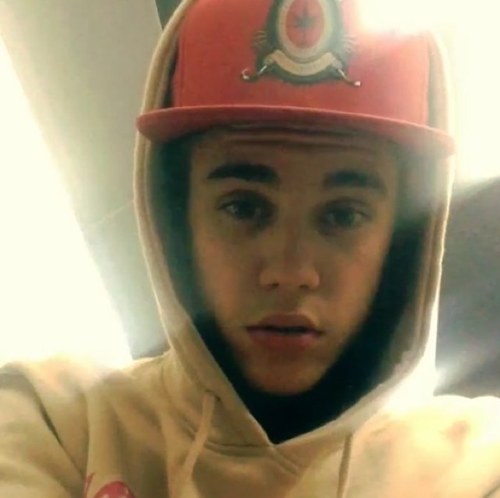 This is a FanPage about @justinbieber and I LOVE him!! I have a real account its @rachel9977 folow me!!:)) #BELIEBER