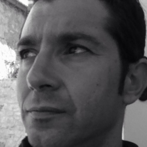Lector, maratoniano, puzzlero, secundario en todo y padre de un tesoro. Usuario de puntos suspensivos...