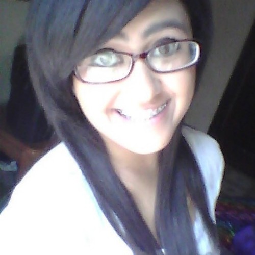 I'm a junior, 16 && live in Iowa. Machine Gun Kelly is my lurvvve! ;)