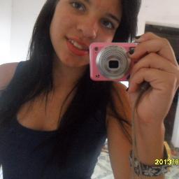 Adoro que me invejem e me odeiem porque ninguem inveja o feio nem odeia o fraco! :D