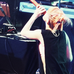 I'm one of those crazy girls. Still into Paramore.
I saw and met Paramore in Madrid 11/07/11 http://t.co/29981V1vO8