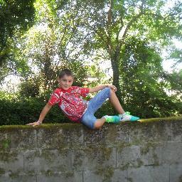 Desde el 2.007, jugador del San Martin CF alevin Barcelonista asta la muerte jas jas jas  y como se dice del celta bueno da igual boi poner Celtarra jejeje