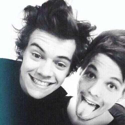 I MADE THIS ACCOUNT FOR @onedeeeful BC SHES CLOSE TO HER GOAL SO PLEASE FOLLOW HER (: