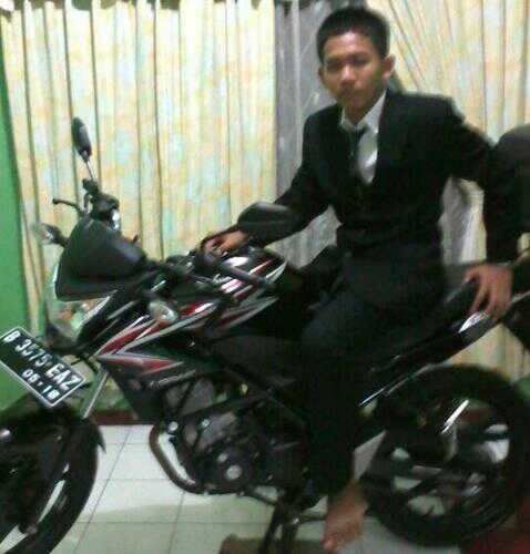 seLaLu ingin bahagia ,akan tetapi bisa memahami kekurangan  orang yang dekat ..يريدون دائما أن يكون سعيدا، ولكن يمكن أن نفهم عدم وجود أشخاص مقربين
