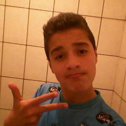 acreditem sempre em voce pq ate a sua sombra te abandona no escuroooo............. sigo todos de volta