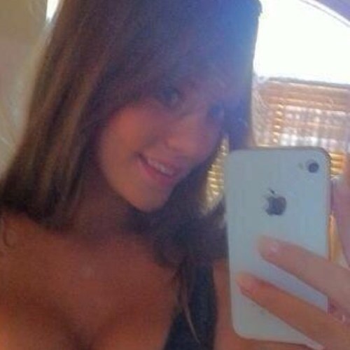 Im a 20 year old big boxing fan Team Mayweather/Fury/Froch follow me i follow back :-) xxx