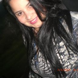 Amo Minha Familia...Sou apaixonada por sol e Mar...sou uma Mulher com rosto de criança,mudo sempre que a vida pede um pouco mais de mim...sou assim hoje...!!!