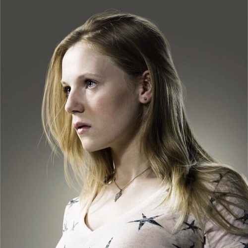 I was once in Woodbury, now I'm back to help my sister, @Bamfdrea (not @emmabell17 / single / OOC: )