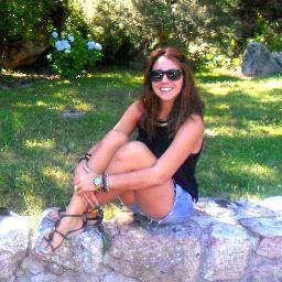 Licenciada en Derecho y protectora de los DDHH y los DDAA. Viajar es mi gran adicción.Reflexiva,alegre y una pequeña gran emprendedora.